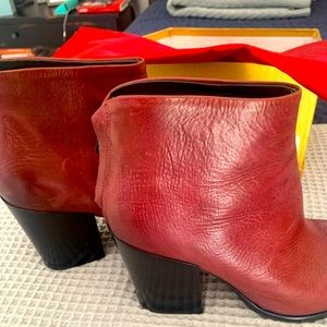 Amanda Gregory sexy red boots